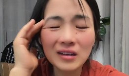 年轻网红妈妈吃瓜图片,萌娃表情引网友热议